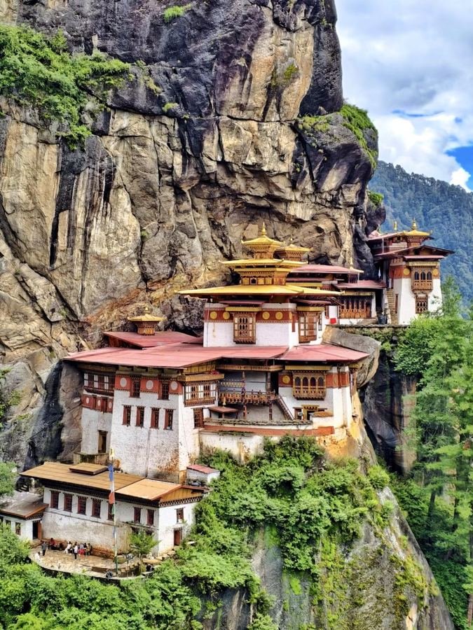 Paro Taktsang clinging to the cliff face