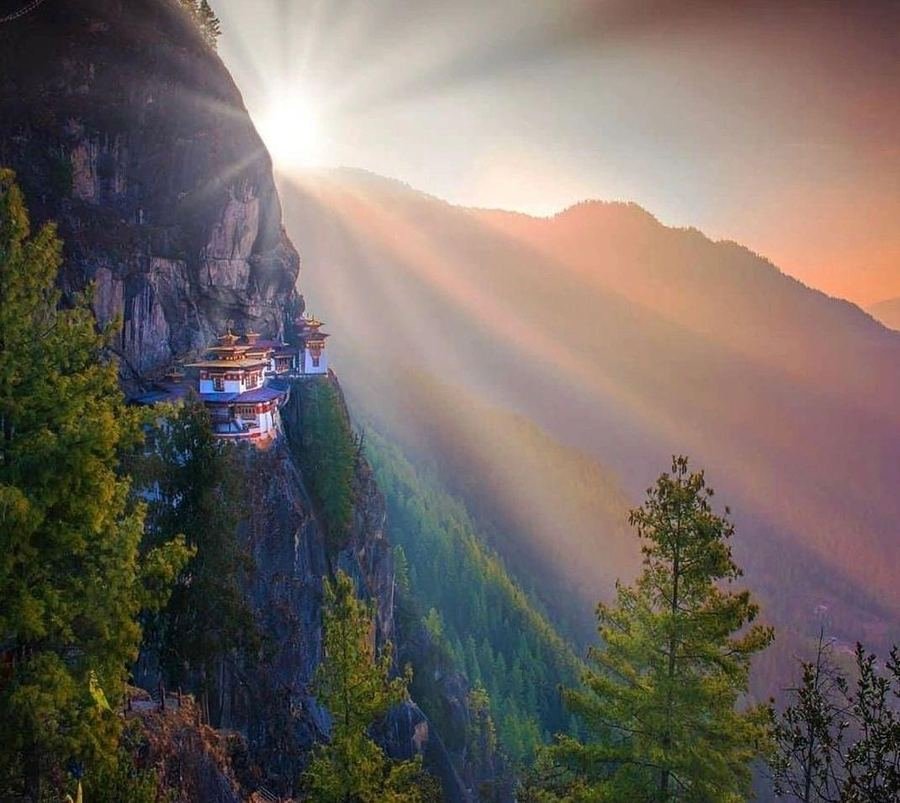 Sunburst over Tiger&rsquo;s Nest Monastery
