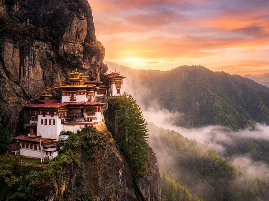 Tiger&rsquo;s Nest at sunrise above the clouds