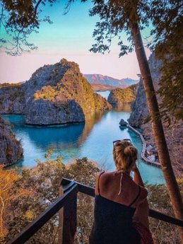 Traveller at the Kayangan Lake viewpoint looking over the lagoon