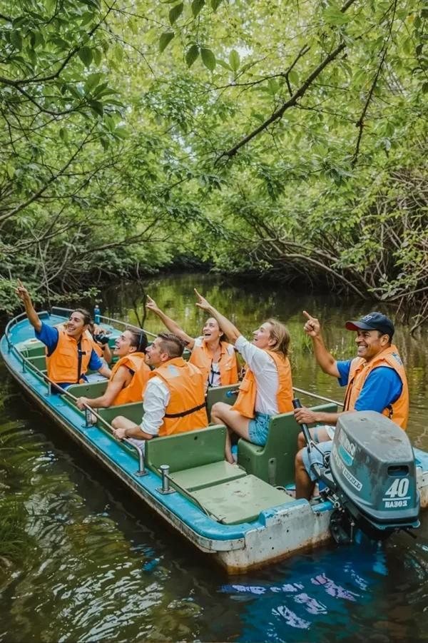 Madu River boat safari, Bentota