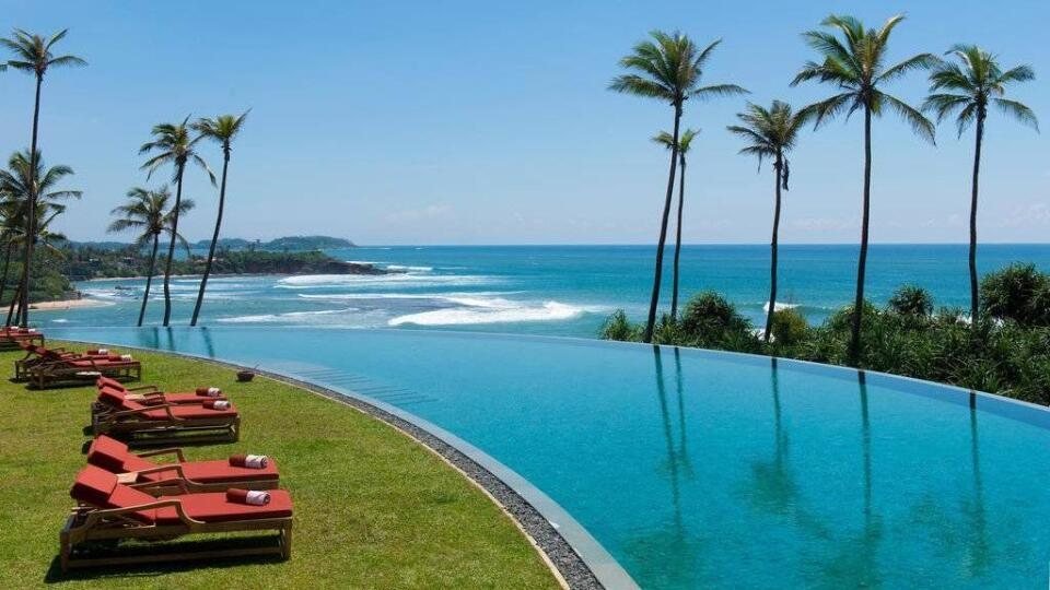 Cape Weligama crescent infinity pool